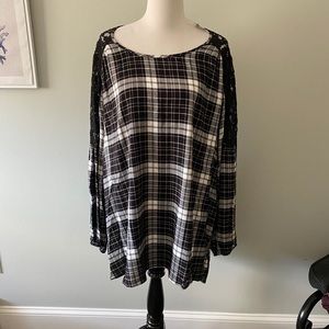 Lane Bryant black & White blouse size 26/28 NWT